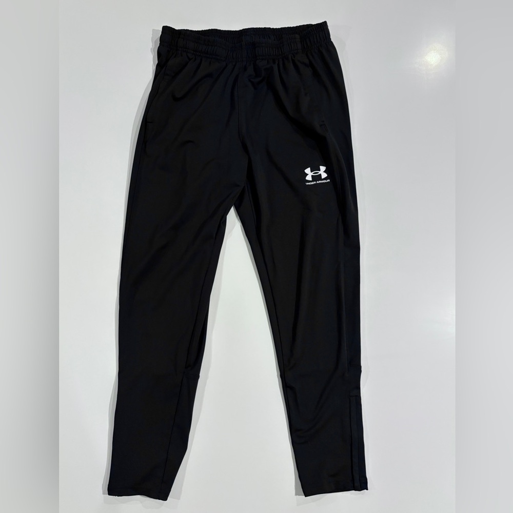 Under Armour Men's Black Challenger Tapered Training Pants